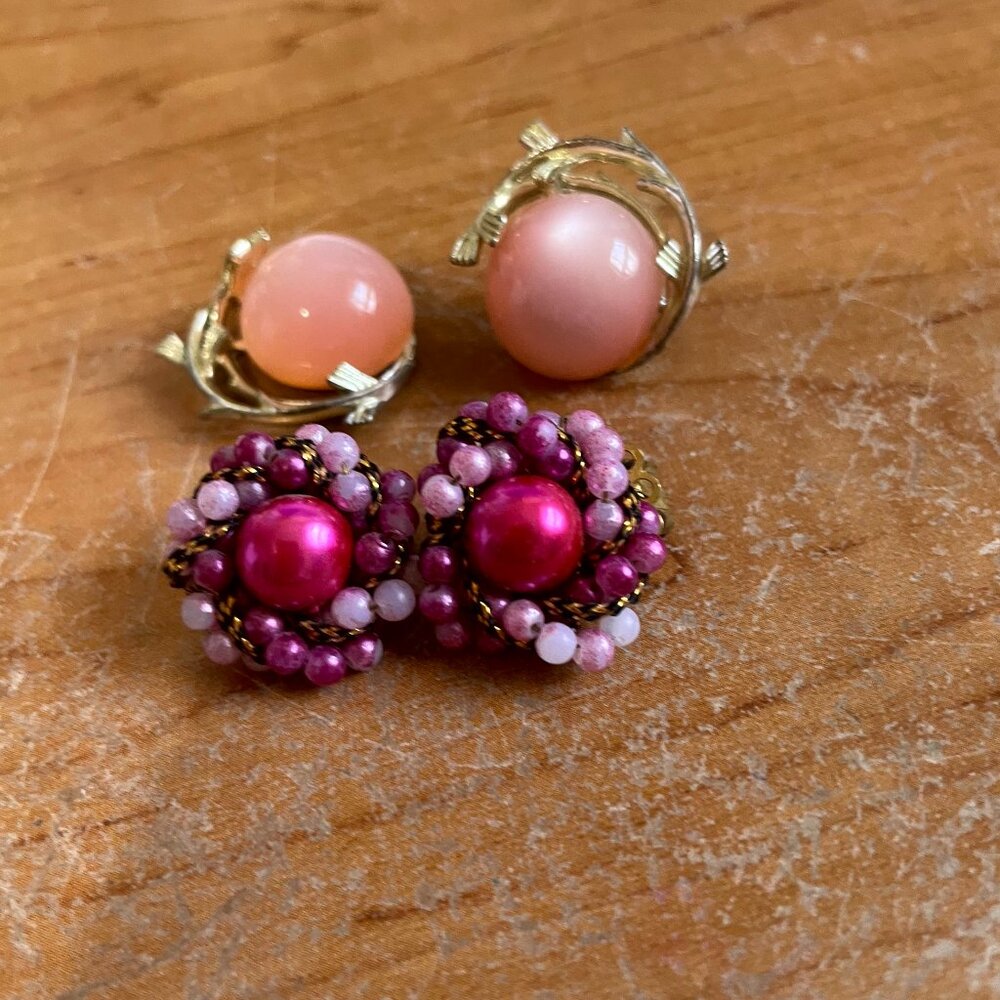 VINTAGE CLIP ON EARRINGS PINK FAUX PEARLS & GOLD TONE MOONSTONE?